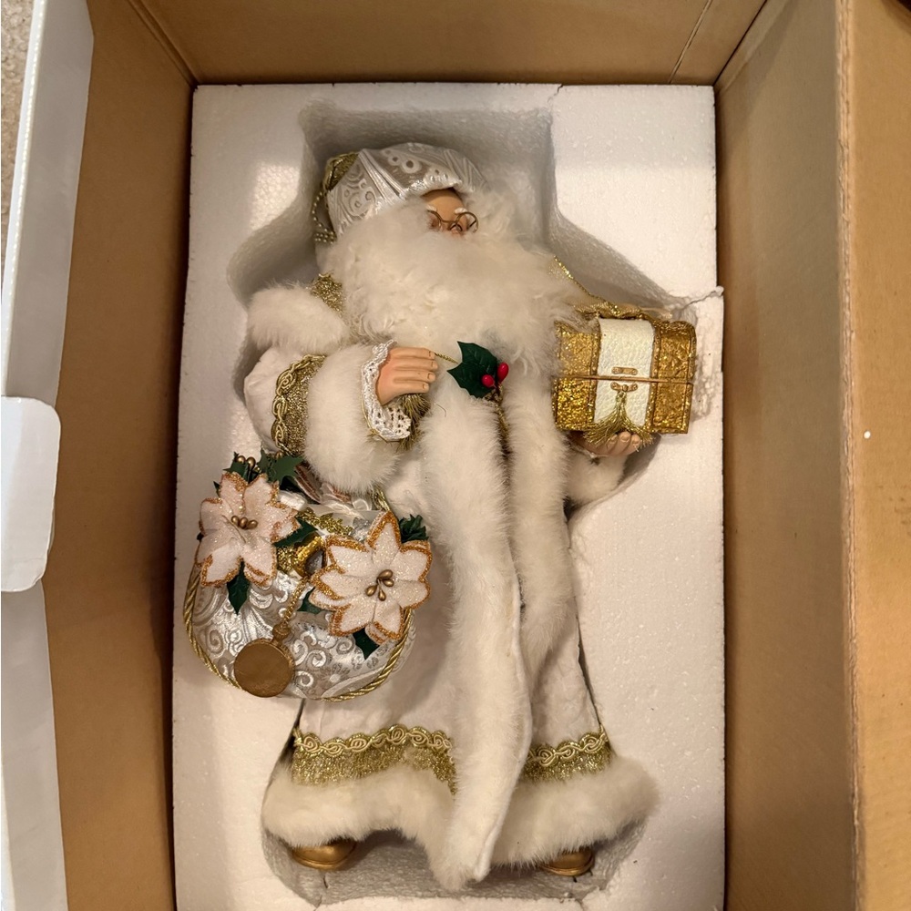 Dept 56 Signature Santa Series